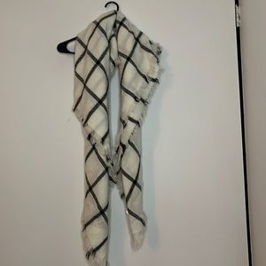 Black and white scarf